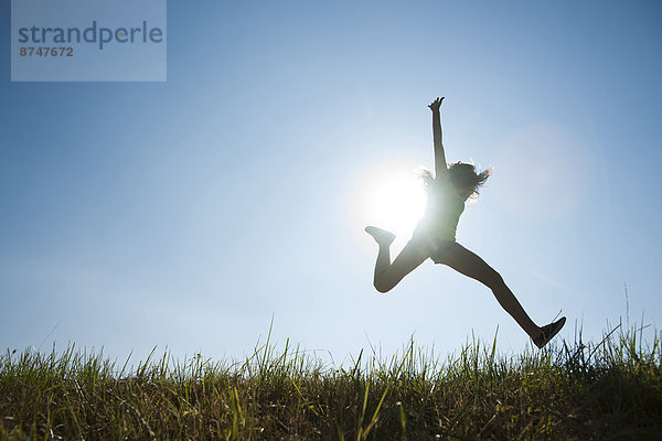 Silhouette  springen  Feld  Himmel  Jugendlicher  Mädchen  Deutschland