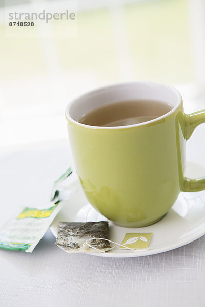 Studioaufnahme  gebraucht  Tasse  Becher  Tasche  grün  Espressotasse  Untertasse  Tee