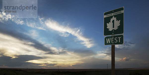 nahe  Geschwindigkeit  Zeichen  Bundesstraße  Alberta  Kanada  Strömung  Signal