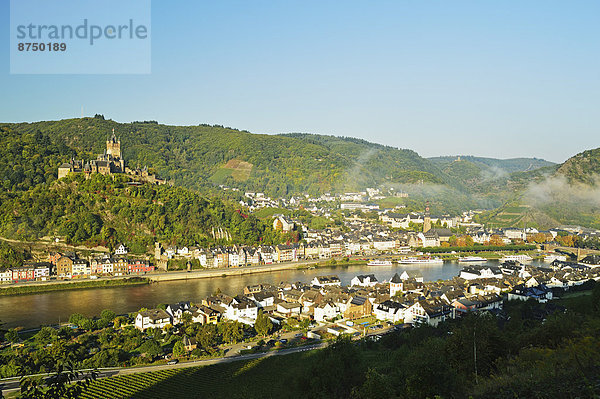 Palast  Schloß  Schlösser  Fluss  Cochem  Deutschland  Rheinland-Pfalz