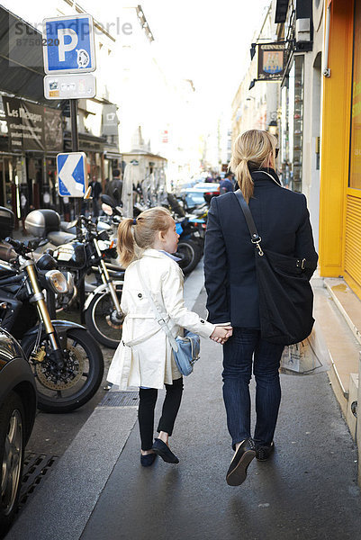 Paris  Hauptstadt  Frankreich  gehen  Straße  Tochter  Mutter - Mensch