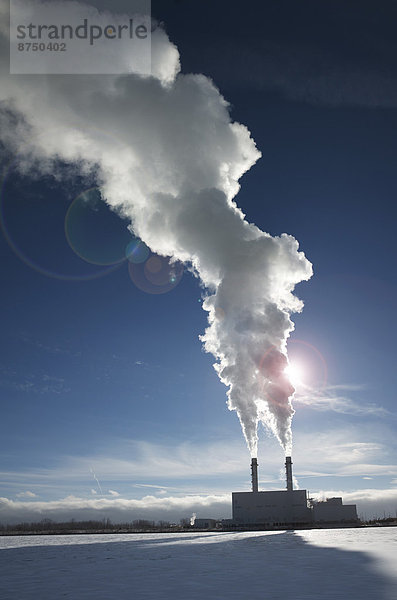 Stapel  Industrie  Himmel  Rauch  Wasserdampf  blau  Wasserwelle  Welle  Kanada  Ontario  Toronto