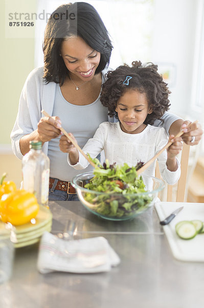 werfen  Salat  amerikanisch  Tochter  Mutter - Mensch