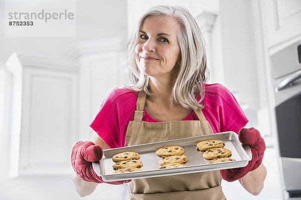 Portrait  Europäer  Frau  halten  Keks  gebacken