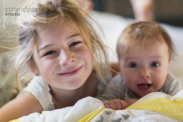 Portrait  Europäer  lächeln  Bruder  Mädchen  Baby