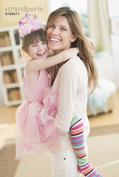 Portrait  Kleidung  Tochter  5-6 Jahre  5 bis 6 Jahre  Mutter - Mensch  Ballettröckchen