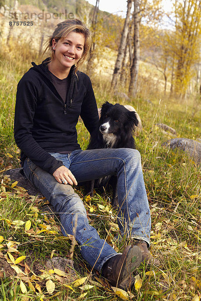 Außenaufnahme  Portrait  Frau  Collie  freie Natur