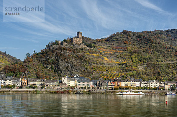 Rhein mit Kaub und Burg Gutenfels  Rheinland-Pfalz  Deutschland