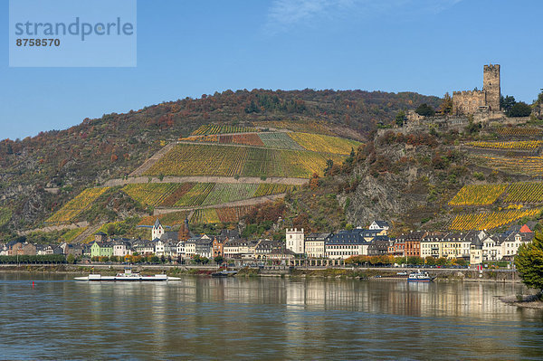 Rhein mit Kaub und Burg Gutenfels  Rheinland-Pfalz  Deutschland