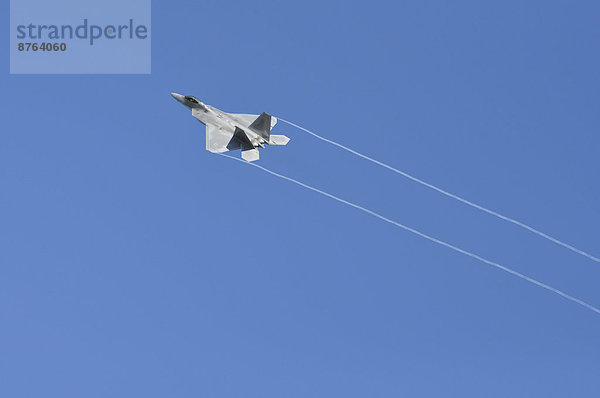 Lockheed Martin F-22 Raptor auf einer Flugschau  Milwaukee Air Show  Milwaukee  Wisconsin  USA