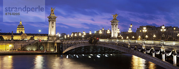 Pont Alexandre III  Seineufer und Invalidendom  Paris  Ile de France  Frankreich
