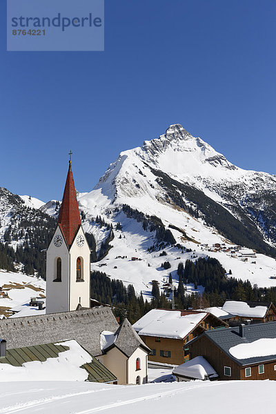 Ortsansicht Warth  Bregenzerwald  Vorarlberg  hinten Biberkopf in Tirol  Österreich