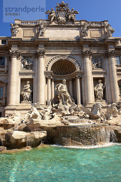 Der barocke Trevi-Brunnen  Rom  Latium  Italien