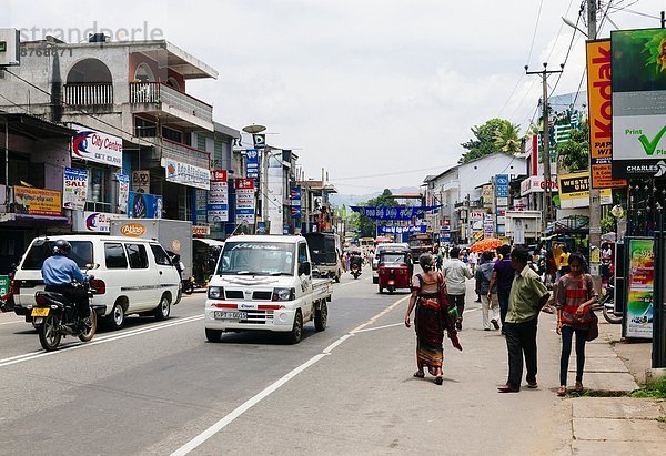 Sri Lanka  Giragama  Mangalagama  Verkehr auf der Straße