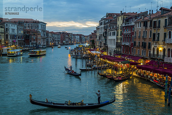 Italien  Venedig  Canale Grande in der Abenddämmerung