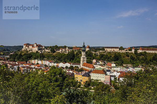 Germany  Bavaria  Burghausen  Cityscape with castle and church