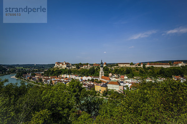 Germany  Bavaria  Burghausen  Cityscape with castle and church