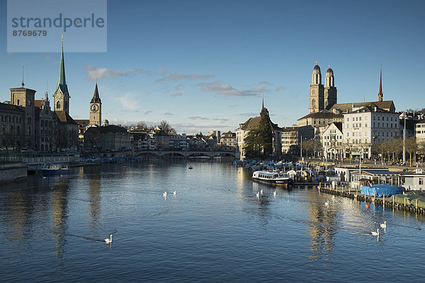 Schweiz  Zürich  Blick auf Limmat und Limmatquai