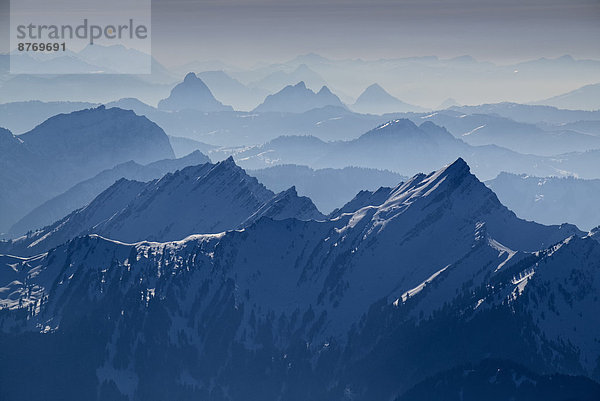 Schweiz  Kanton Appenzell Ausserrhoden  Blick von Saentis auf die Schweizer Alpen