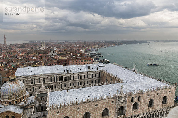 Italien  Venedig  Blick vom Campanile auf die Markuskirche und den Dogenpalast