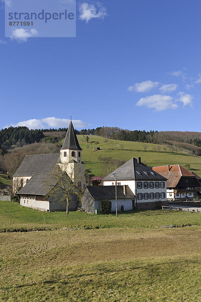 Deutschland  Baden-Württemberg  Biberach  Kirche und Pfarrhaus in Prinzbach