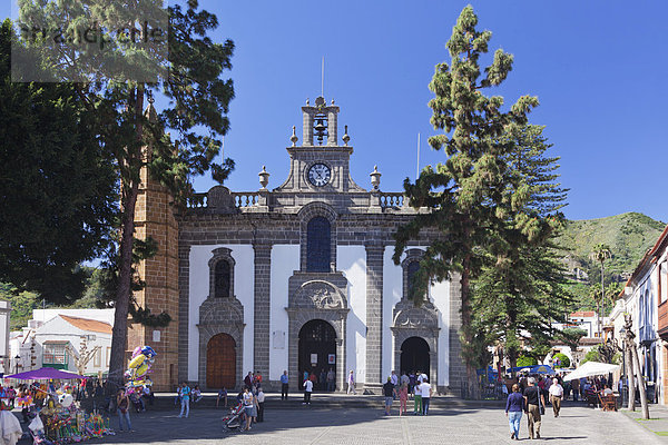 Sonntagsmarkt an der Basílica de Nuestra Señora del Pino  Teror  Gran Canaria  Kanarische Inseln  Spanien