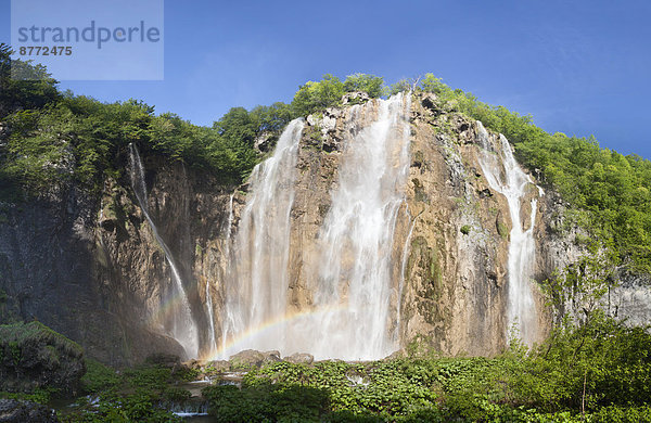 Regenbogen an einem Wasserfall  Veliki Slap  Nationalpark Plitvicer Seen  UNESCO Weltnaturerbe  Kroatien
