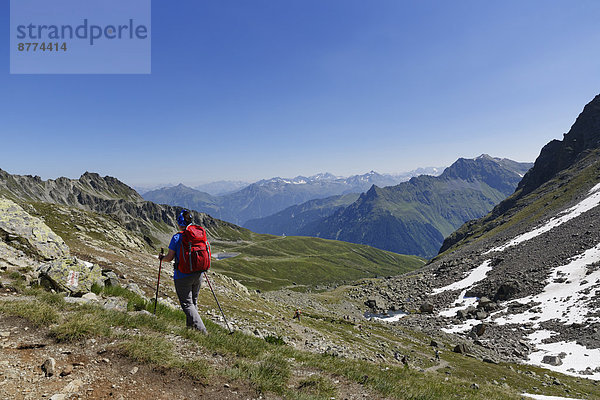 Austria  Vorarlberg  Woman hiking at Grafierjoch  Schmalzberg and Valiserapitze in background