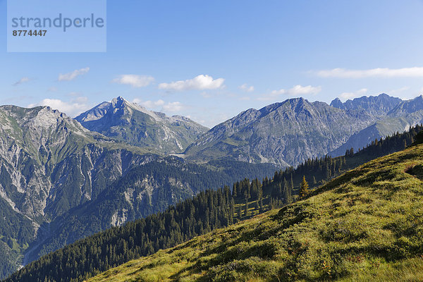 Österreich  Vorarlberg  Blick auf das Lechquellengebirge Schafberg und Klostertal