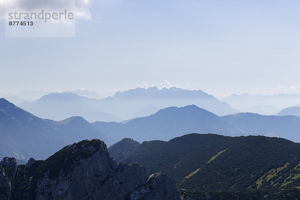 Deutschland  Bayern  Mangfallgebirge  Blick von Rotwand zum Kaisergebirge
