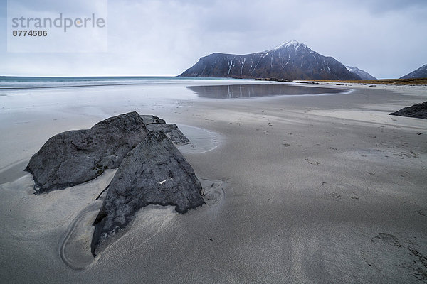 Scandinavia  Norway  Lofoten  rocks at the beach  coast near Flakstad