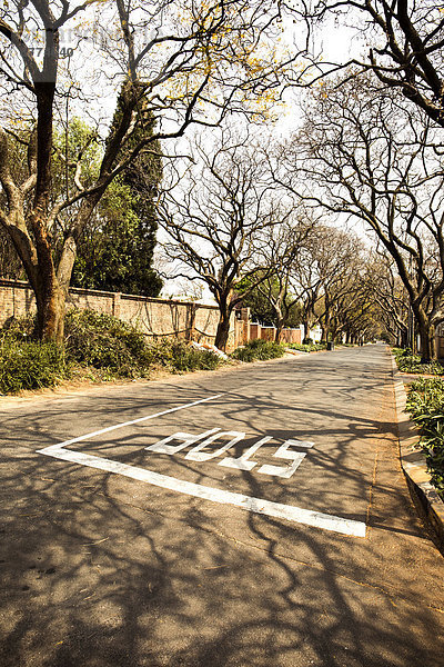 Südafrika  Johannesburg  Straße im Parkview Distrikt