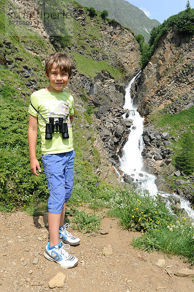 Landschaftlich schön  landschaftlich reizvoll  Junge - Person  See  Natur  Alpen  Wasserfall  Fernglas  Schweiz
