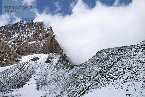 Landschaftlich schön  landschaftlich reizvoll  Europa  Berg  Wolke  Sommer  Landschaft  Nebel  Wiese  Engelberg  Schnee  Schweiz  Weg