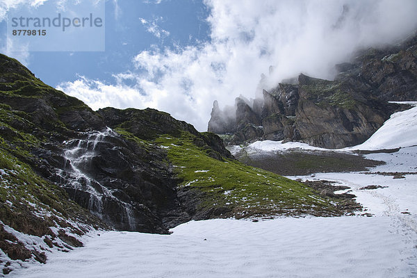 Landschaftlich schön  landschaftlich reizvoll  Europa  Berg  Wolke  Sommer  Landschaft  Wasserfall  Wiese  Engelberg  Schnee  Schweiz