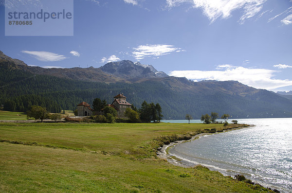 Europa Berg Wolke Palast Schloß Schlösser Himmel See frontal blau bedecken Kanton Graubünden Silvaplanersee Schnee Schweiz