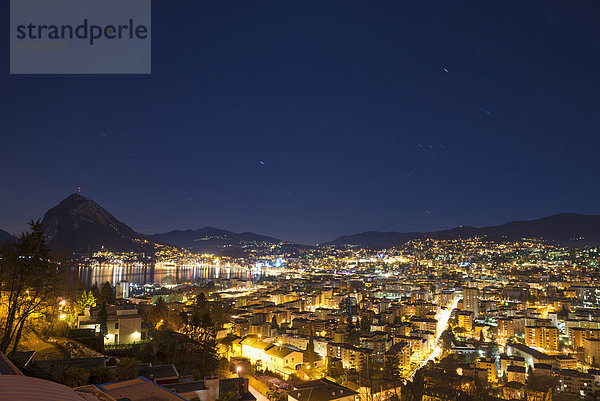 nahe Stadtansicht Stadtansichten sternförmig Europa Berg Nacht folgen über See Lugano Schweiz
