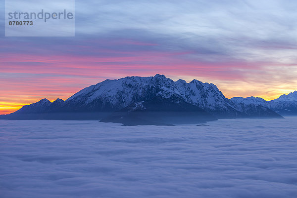 Farbaufnahme  Farbe  Europa  Berg  Sonnenuntergang  Himmel  Meer  Nebel  bedecken  Schnee  Schweiz