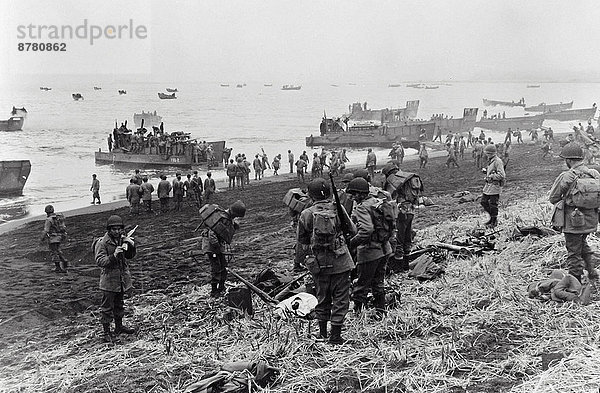 Vereinigte Staaten von Amerika  USA  Strand  Teamwork  Küste  Gerät  Geschichte  Soldat  Krieg  amerikanisch  Alaska  Aleuten  kanadisch  japanisch  Mai  Militär  Zweiter Weltkrieg  II.
