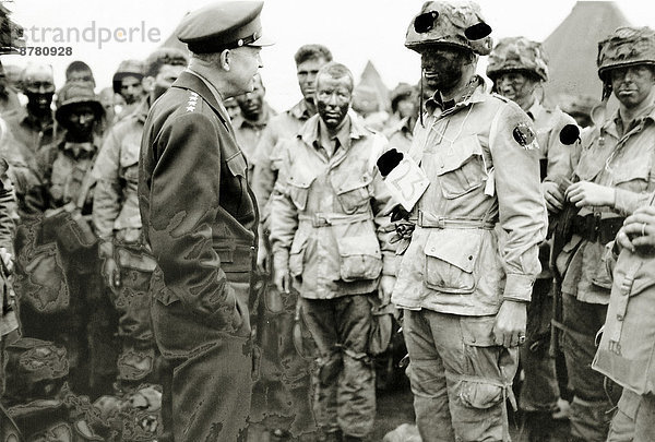 Mann  Großbritannien  Teamwork  Geschichte  Krieg  eindringen  Flugplatz  Berkshire  Juni  Zweiter Weltkrieg  II.
