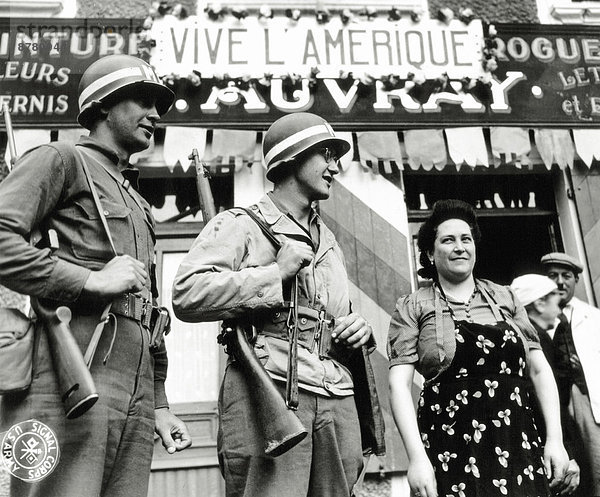 Frankreich  Europa  Frau  Freiheit  Vereinigte Staaten von Amerika  USA  Handel  Teamwork  Geschichte  Krieg  eindringen  2  Apotheke  Business  Juni  Normandie  Zweiter Weltkrieg  II.