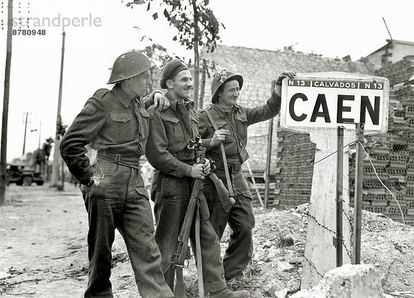 Frankreich  Europa  Straße  Teamwork  Geschichte  Soldat  Krieg  eindringen  kanadisch  Juli  Normandie  Zweiter Weltkrieg  II.