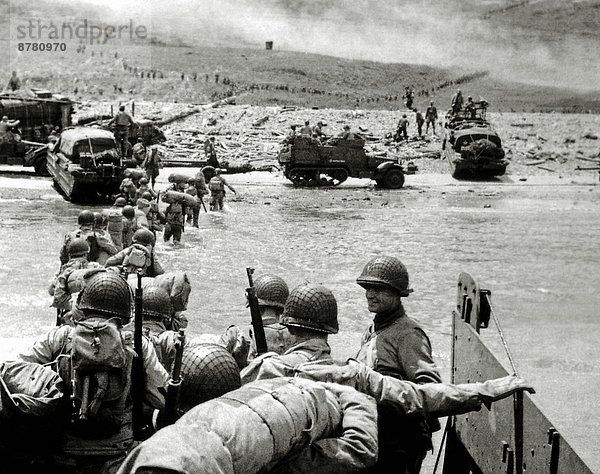 Frankreich  Europa  Strand  Verkehr  Teamwork  Küste  angreifen  Geschichte  Soldat  Schlacht  Krieg  amerikanisch  eindringen  Ente  Angriff  Juni  Militär  Normandie  Zweiter Weltkrieg  II.