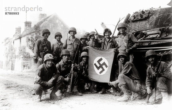 Kraftstofftank  Frankreich  Europa  Geschichte  Soldat  Fahne  Krieg  amerikanisch  eindringen  Vernichtung  Emblem  August  Normandie  Zweiter Weltkrieg  II.