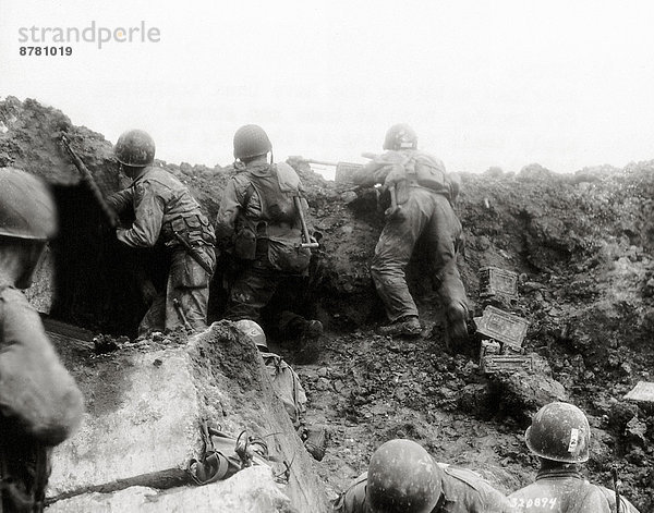 Bunker  Frankreich  Europa  Freiheit  Teamwork  angreifen  Geschichte  Soldat  Schlacht  Krieg  eindringen  Angriff  Normandie  Zweiter Weltkrieg  II.
