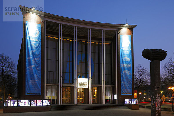 Europa  Abend  Beleuchtung  Licht  Theatergebäude  Theater  Bochum  Deutschland  Nordrhein-Westfalen  Ruhrgebiet  Westfalen