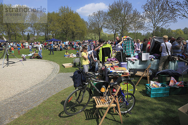 Flohmarkt  Europa  Mensch  Menschen  Deutschland  Nordrhein-Westfalen  Rheda-Wiedenbrück  Westfalen