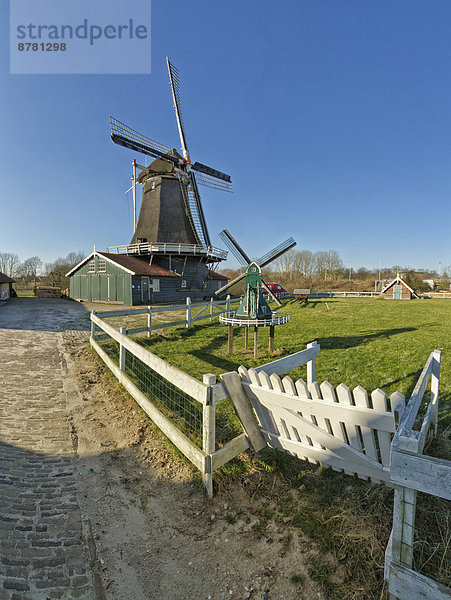 Windturbine  Windrad  Windräder  Europa  Winter  Feld  Wiese  Niederlande