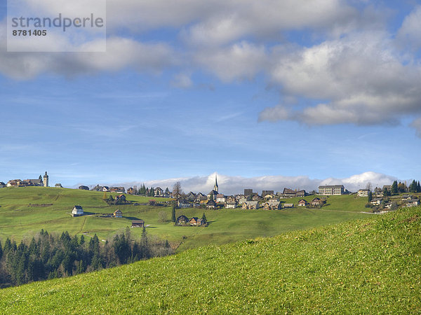 Landschaftlich schön  landschaftlich reizvoll  Europa  Landschaft  Landwirtschaft  Bauernhof  Hof  Höfe  Herbst  Wiese  Schweiz