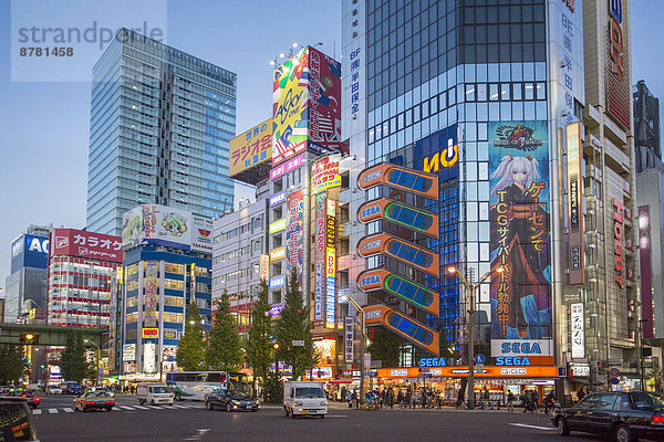 Städtisches Motiv  Städtische Motive  Straßenszene  Straßenszene  Nacht  Reise  Großstadt  Tokyo  Hauptstadt  Architektur  bunt  kaufen  Elektrische Energie  Tourismus  Akihabara  Asien  Ortsteil  Japan